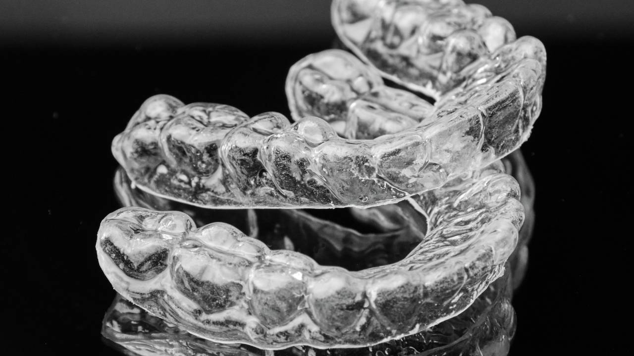 תמונה להמחשה פלטה שקופה ליישור שיניים